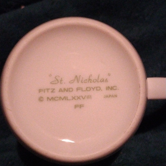 Vintage Santa cup with gold trim - Picture 2 of 2